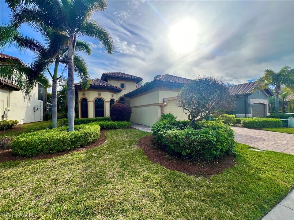 15903 Secoya Reserve Cir in Naples, FL - Building Photo