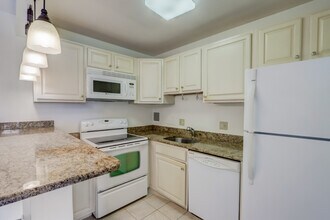 2401 H St NW, Unit 801 in Washington, DC - Building Photo - Building Photo