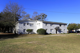 Sedgefield Apartments in Charleston, SC - Building Photo - Building Photo