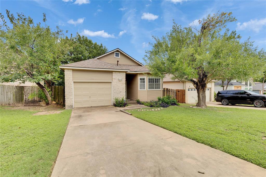 2103 Castle View Dr in Austin, TX - Building Photo