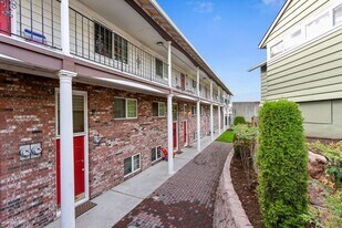 689 NE 52nd Ave in Portland, OR - Building Photo