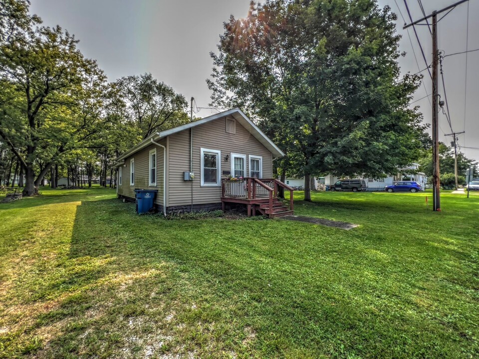 107 N Pearl St in Milford, IL - Building Photo