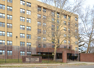 Twin Tower Apartment in Bridgeport, CT - Building Photo - Building Photo