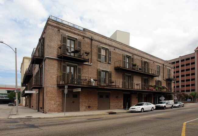 900 S Peters St