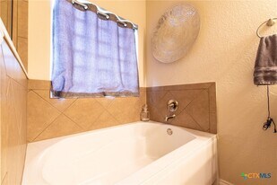 4910 Ledgestone Trail in Temple, TX - Building Photo