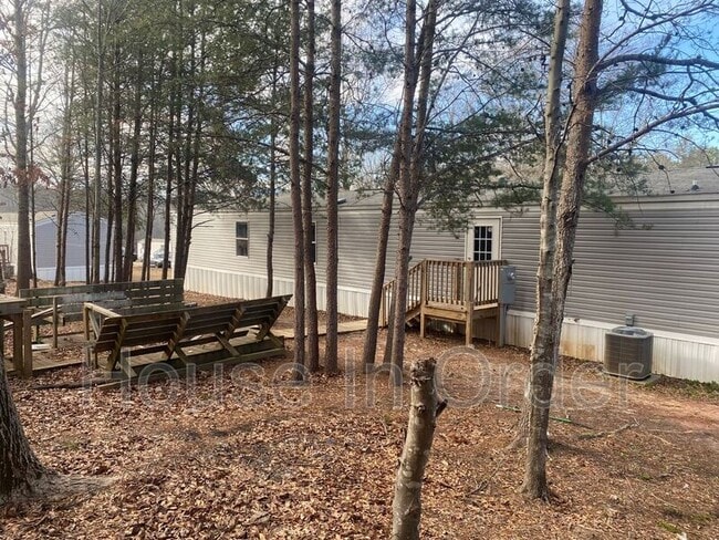 124 Shamrock Park Dr in Landrum, SC - Building Photo - Building Photo