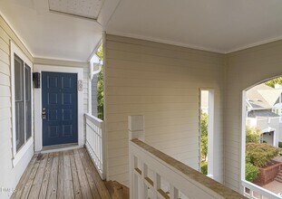 1021 Brighthurst Dr, Unit 307 in Raleigh, NC - Foto de edificio - Building Photo