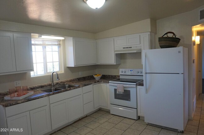 1052 Chaparral Cir in Sierra Vista, AZ - Building Photo - Building Photo