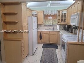 2240 Johnson St in Hollywood, FL - Building Photo - Building Photo