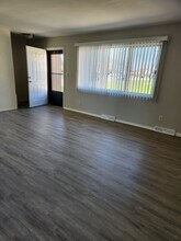 West View Townhomes in Milwaukee, WI - Building Photo - Interior Photo