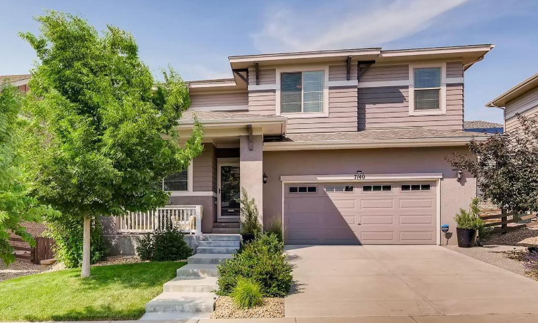 7410 S Robertsdale Way in Aurora, CO - Building Photo