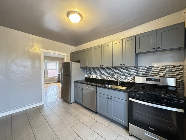 4029.5 W Melrose St, Unit E3 in Chicago, IL - Building Photo - Building Photo