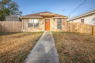 233 Fayard St in Biloxi, MS - Building Photo - Building Photo