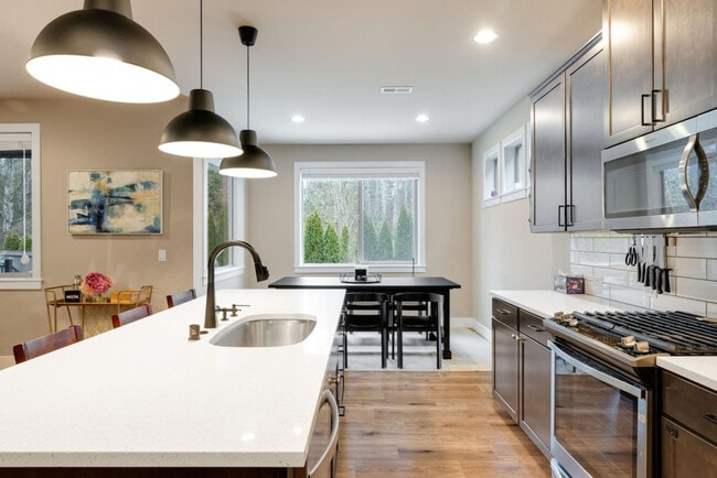 868 Chelan Ave NE in Renton, WA - Foto de edificio - Building Photo