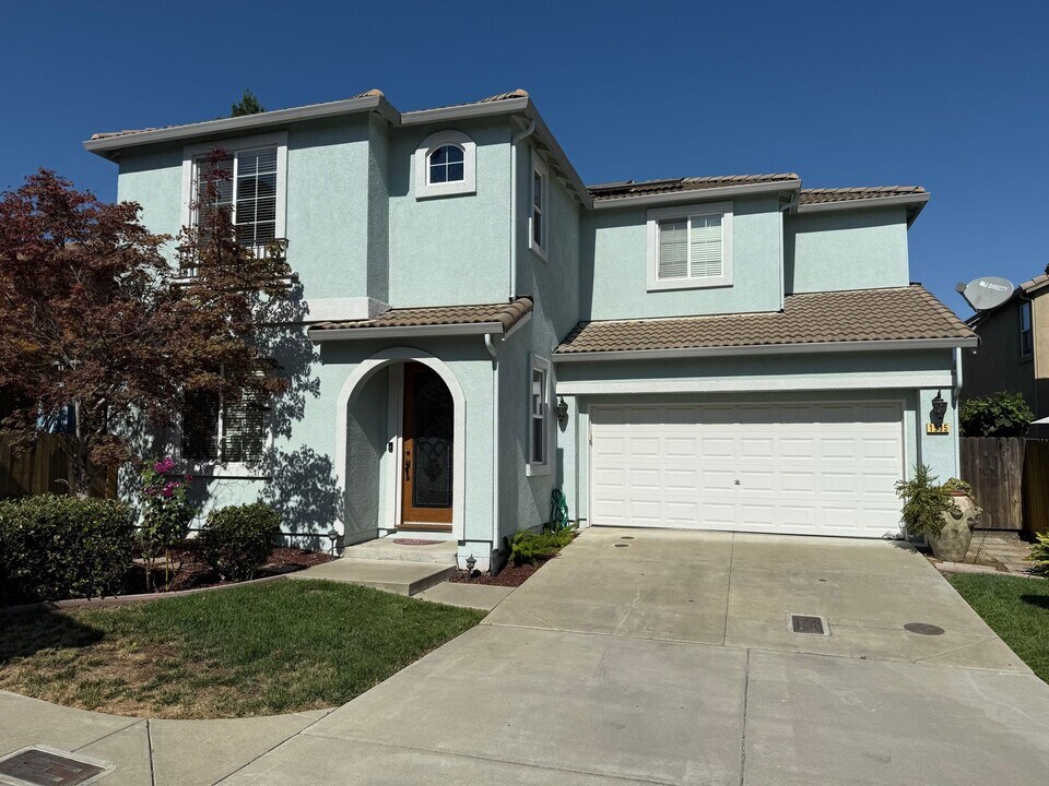 1935 Spoonbill Rd in West Sacramento, CA - Foto de edificio