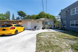 1944 Adams St in Hollywood, FL - Foto de edificio - Building Photo