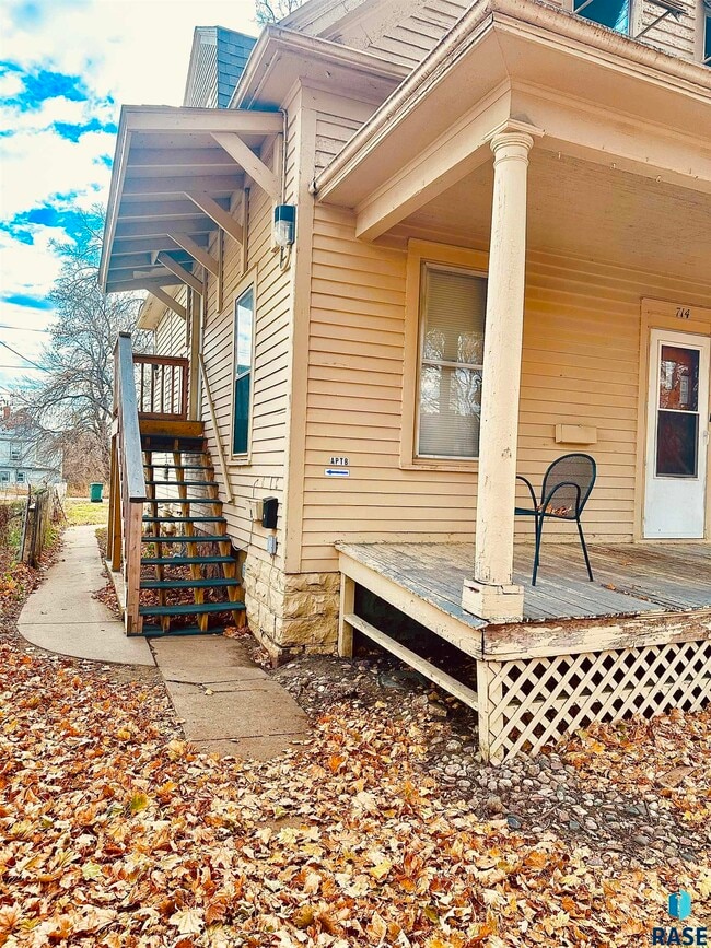 property at 714 S 1st Ave