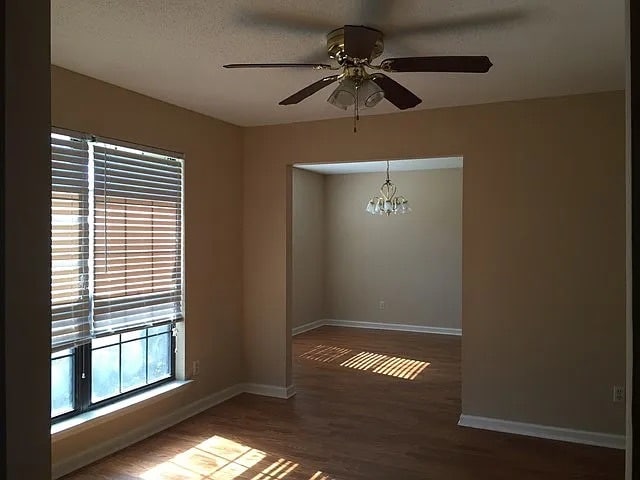 1646 Latham Ct in Hinesville, GA - Building Photo - Building Photo