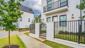 694 W Main St in Arlington, TX - Building Photo