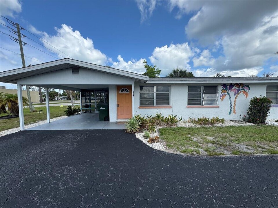 50 W Cowles St in Englewood, FL - Building Photo