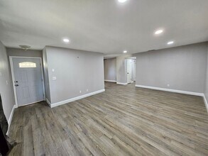 760 Castle Oaks Dr in Stockton, CA - Building Photo - Building Photo