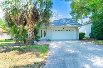24 Cinderella Ln NW in Fort Walton Beach, FL - Foto de edificio - Building Photo