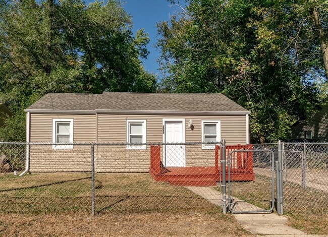 property at 3541 Blackstone Ave