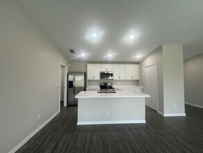 3813 NE 10th Pl in Cape Coral, FL - Building Photo - Building Photo