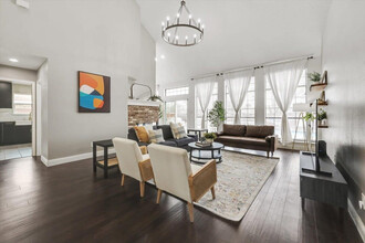 105 Brandy Ln in Waxahachie, TX - Foto de edificio - Building Photo