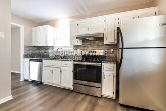 1909 NE McKee Ln in Lee's Summit, MO - Building Photo - Building Photo