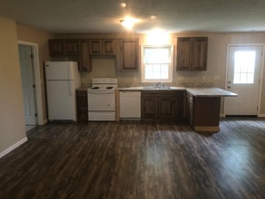 1487 Hillcrest Dr in Atwater, OH - Building Photo - Building Photo