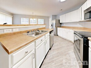 8151 Deodora Cedar Ln in Charlotte, NC - Foto de edificio - Building Photo