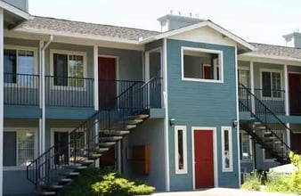 Colonial Court Apartments in Sparks, NV - Building Photo - Building Photo