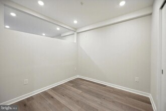 3449 Scotts Ln, Unit B409 in Philadelphia, PA - Building Photo - Building Photo