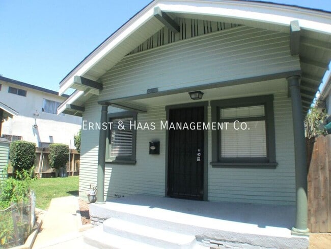 property at 935 E 5th St