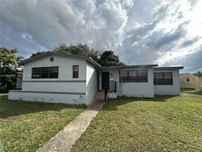 7860 SW 16th St in Miami, FL - Building Photo - Building Photo