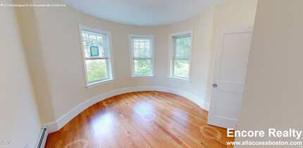 672 Washington St, Unit #1 in Brookline, MA - Foto de edificio - Building Photo