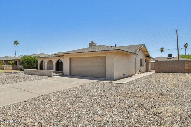 property at 2519 E Geneva Dr