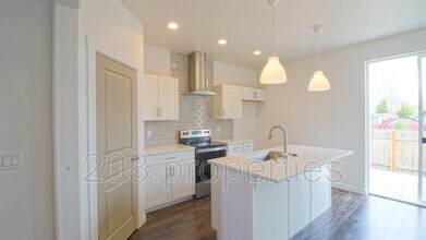 2188 W Bella Ln in Nampa, ID - Building Photo - Building Photo