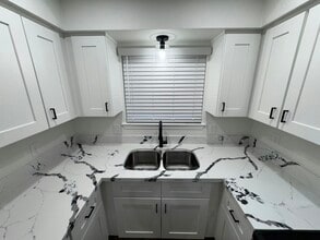 2124 N Glenn Ave in Fresno, CA - Building Photo - Building Photo