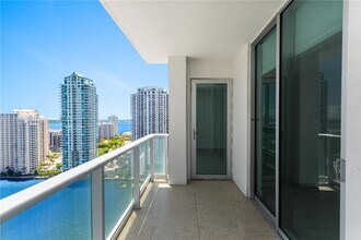 300 S Biscayne Blvd, Unit T-2414 in Miami, FL - Building Photo - Building Photo