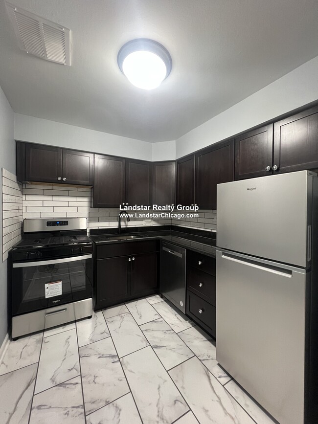 1523 W Morse Ave, Unit 1 in Chicago, IL - Foto de edificio - Building Photo