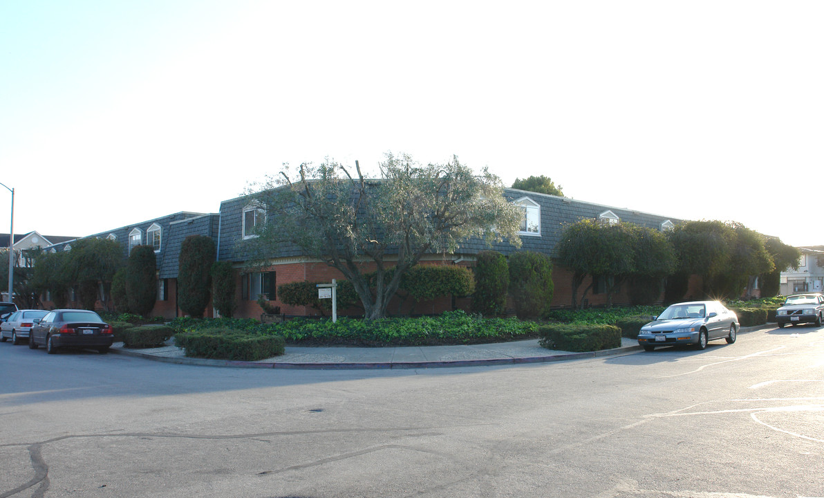 Tiffany Place Apartments in Sunnyvale, CA - Building Photo