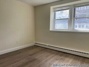 168 N Beacon St in Boston, MA - Foto de edificio - Building Photo