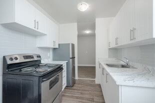 Cedar-Wentworth Apartments in Oshawa, ON - Building Photo