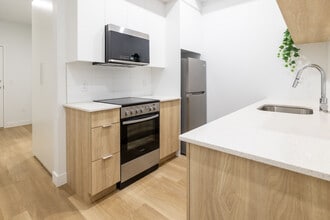 Bishop Embassy in Montréal, QC - Building Photo - Interior Photo