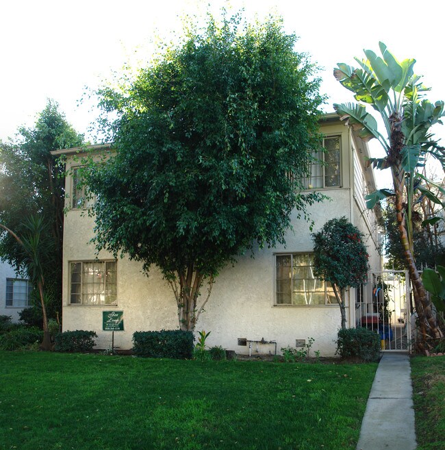 10716 Camarillo St in North Hollywood, CA - Building Photo - Building Photo