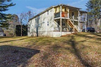 35 W Wrentham Rd in Cumberland, RI - Foto de edificio - Building Photo