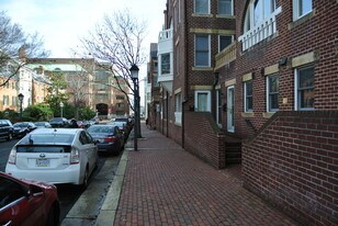 130 Cameron St, Unit 110 in Alexandria, VA - Building Photo