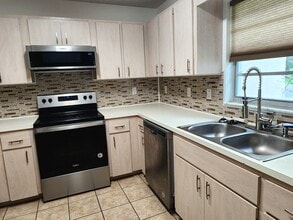 8437 SW 90th St in Ocala, FL - Building Photo - Building Photo